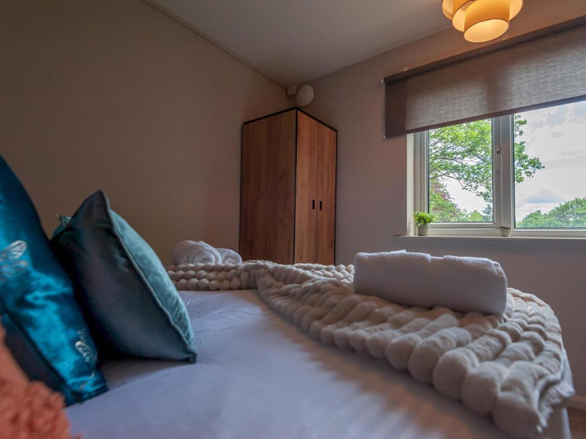 Pass The Keys Couples Haven On The Banks Of The River Aire Apartment Leeds  Bagian luar foto